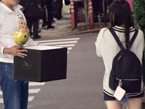 【素人ナンパ】19歳がお金のためホテルまでホイホイついてきたｗ流れでフェラのご奉仕⇒ゴム無しガンハメSEX最高♥