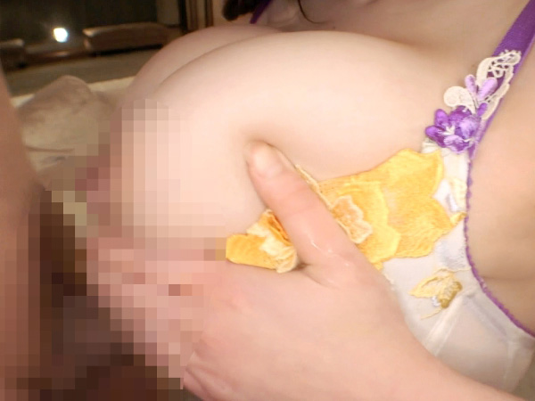 【素人歯科衛生士】Hカップ爆乳美女が自慢のおっぱいでチンコを磨くっ！激しく突けば悶え喘ぐ淫乱お姉さん♡