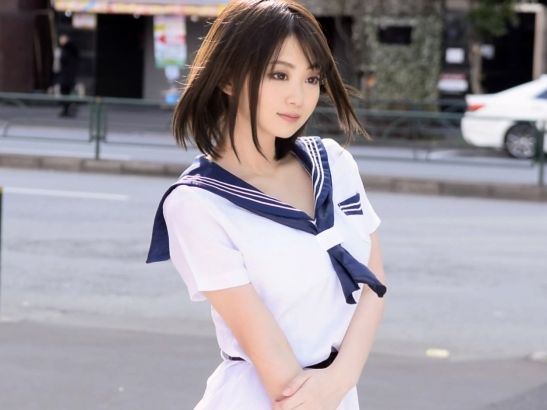 【制服コスプレ変態美少女】人気レイヤーが報酬に釣られてエロコスプレで本気セックス♥デカチン大好きドスケベ娘がAV出演！！