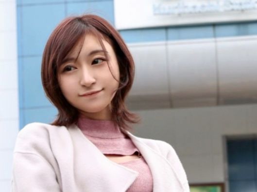 【エッチな若妻】笑顔が素敵な若奥様！見た目とは裏腹にチンポ大好きな淫乱奥様はフェラも大好き！ｗ