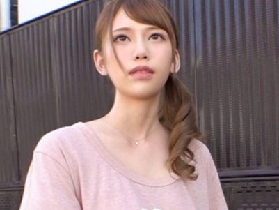 【童貞クンと人妻の秘密】 スレンダー巨乳の奥様が筆おろし！ 旦那に内緒の初体験で、中出しの快感に溺れる♡