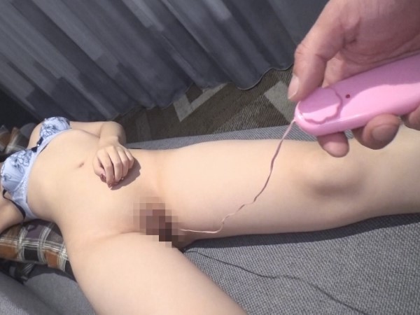 【ギャル】パイパン娘の可憐で淫靡なおまんこっ…ゴリゴリローターで責められたら限界を迎えちゃう…！！