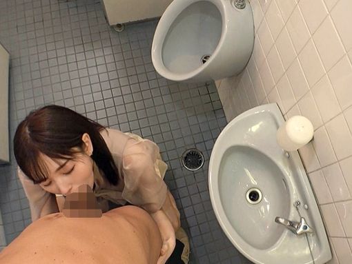 【清楚系しごできOL×週末デート】エモ彼氏との甘々デートを満喫する美人OL♥公衆トイレで照れながらもしゃぶりまくる！