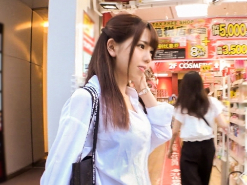 【パイパン】ツルツル無毛マンコの女の子の恥部を責めまくる！手マンやクンニで刺激され淫汁が溢れ出す敏感マンコ！