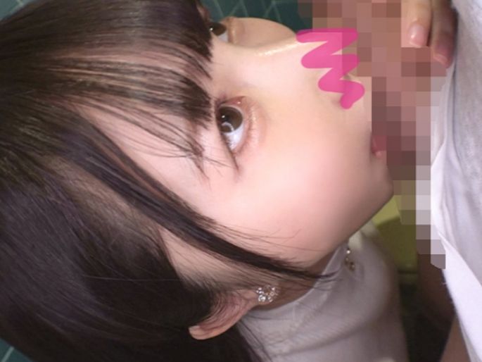 【清楚系美少女】こんなかわいい女の子に公衆トイレでフェラしてもらうの最高！その後はホテルで濃厚なセックスで大興奮！ｗ