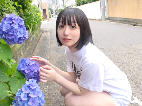 【素人×初撮り】ネットのAV募集で釣れた童顔美少女とハメ撮りSEX‼パイパンなロリマンコを男優チンポでイカせまくる♥︎
