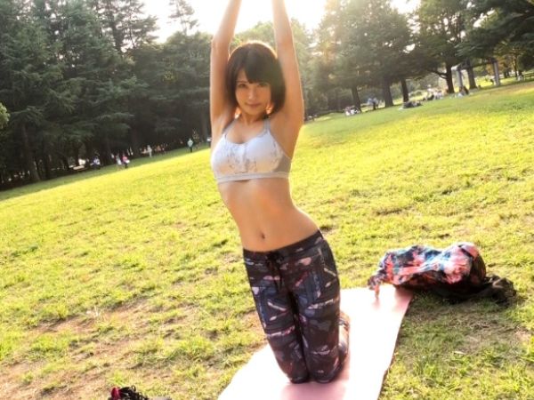 【ヨガ✕エロス】公園でこんな恥ずかしい格好してたら欲情するだろ！ヨガ系の女子と性的ヒーリングプレイ！