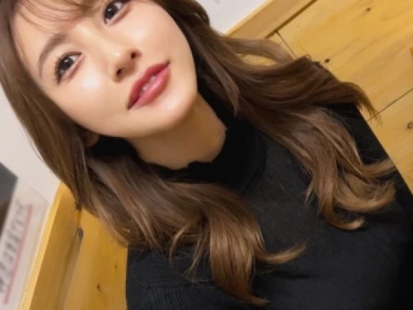 【中出し】性欲を持て余す美人人妻が学生時代の同級生とW不倫で燃え上がる！ご無沙汰マンコに生チン挿入で膣奥受精♥