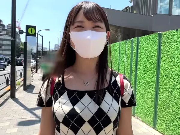 【マスク美人のフェラ天国】 窓際で大胆露出！ 恥じらい素人ギャルの舌技がエロすぎて…生チンポでイキまくり♡