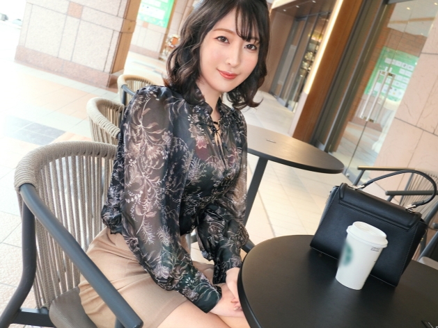【人妻】美乳おっぱいが魅力的なエチエチ人妻が濃厚セックス！騎乗位セックスでチンポをくわえ込み乱れまくる！