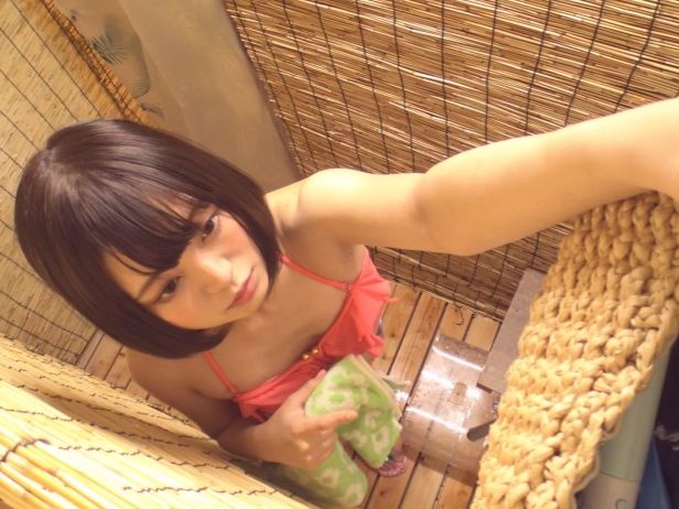 【盗撮オナニー】海の家でエッチな女の子がシャワー室でオナニー！カメラに撮られた恥ずかしい姿が満載！