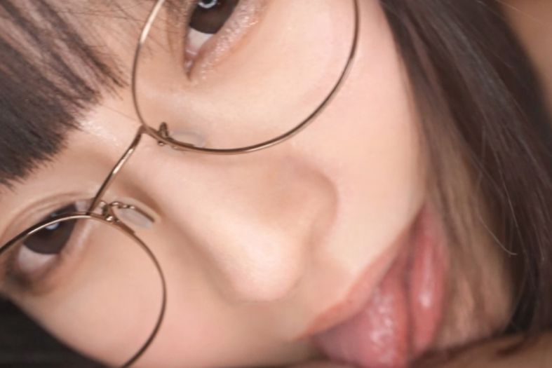 メガネ女好きは必見!!可愛すぎる清楚系お姉さんとひたすらねっちょりセックスで快感を感じまくるw
