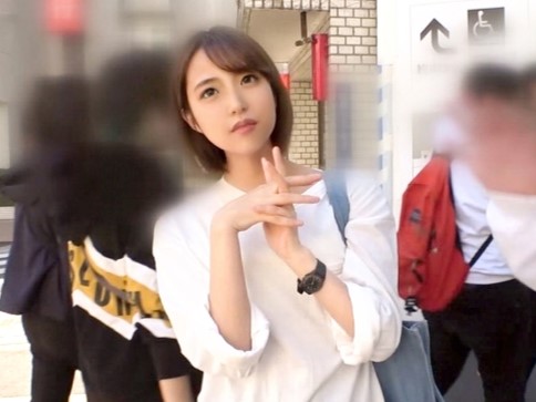 【ショートカット美少女の過激なご奉仕】『気持ち良すぎて…』キュートな美少女がおマンコかき回され大洪水！チンコをペロペロ舐め回し、濃厚フェラでご奉仕しちゃう！ショートヘアが似合う無邪気な顔とエッチなギャップに興奮MAX！！