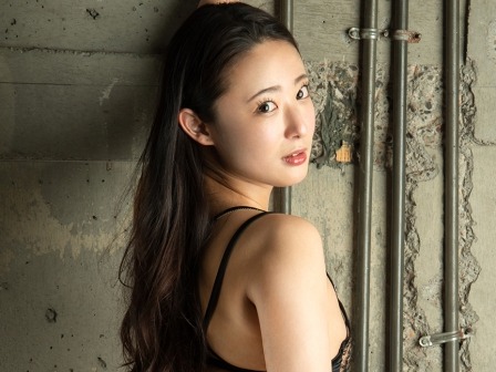 【美尻】巨尻自慢の松岡すず♡高速でジュポフェラを披露して美尻を見せつけながら杭打ちピストン！