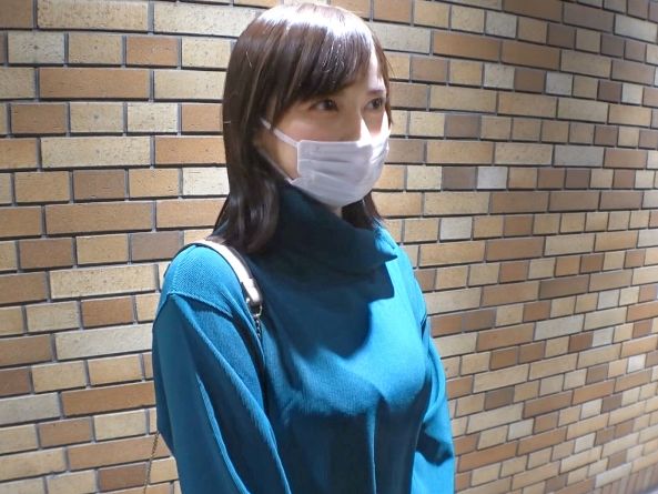 【スパンキング興奮】お尻叩かれおまんこで感じる淫乱清楚美女！発情しちゃってナンパSEXしちゃうパイパンドMまんこ！