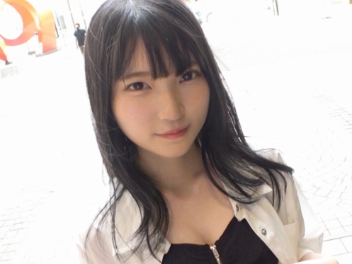 【キュートな美少女】ナンパでゲットしたウブな美少女を激ピストン！ビンビンのチ●ポで奥まで突かれ、感じまくる姿がたまらない！！