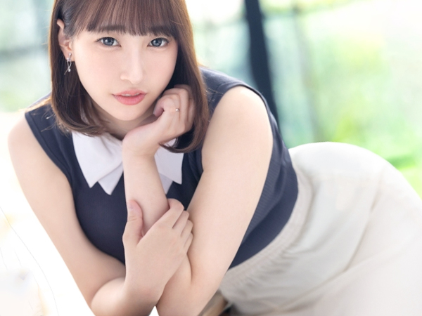 【むっちり人妻のAV初体験】 Eカップのセクシーボディが旦那公認でAVデビュー！ 他人棒に貫かれ、エロさ全開♡