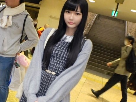 【無毛美少女の過激プレイ】『あっ…ダメ…』キュートすぎるロリっ子がパイパンマ○コをイジられ、肉棒をねじ込まれ感じまくり！！