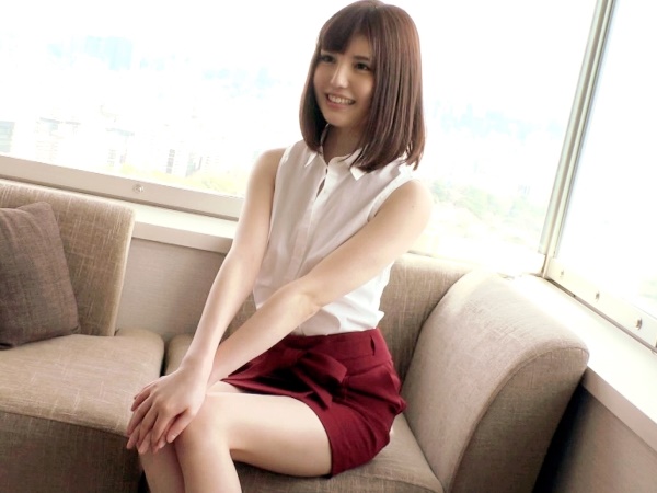 ＜インテリ女子＞「ガマンできない♡」美乳＆美脚のお姉さんと会ったばかりの男優がいきなりSEX♡ぷっくり盛りマンを大開脚！