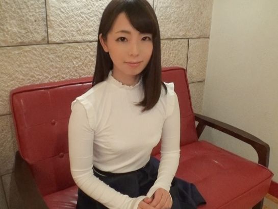 【三十路スレンダー美女】若すぎる30歳お姉さんがAVデビュー！男の乳首を舐めながら手コキでシコシコ♥セクシーな手つきとエロい舌使いで男をメロメロに！