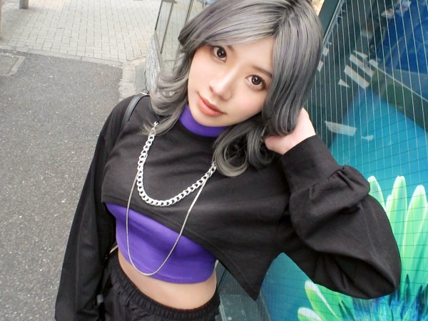 【へそ出し素人娘をガチナンパ】『えっ、本当に？』街で見つけた可愛い素人娘を口説き落とし、ホテルでAV撮影！恥じらいながらもチンポを受け入れ、本気で感じちゃう生々しいSEX♡