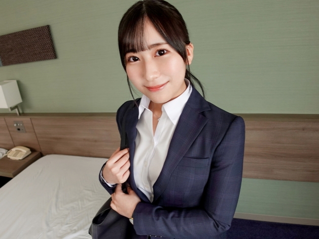 【新卒OLのスーツ姿に興奮！】ピチピチの黒パンストを破いて、ぷるぷる美乳OLのおマ○コを激ピストン！仕事終わりにまさかのエロ展開、スーツ姿で感じまくる姿がたまらん！