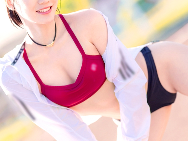 【汗だくアスリート美女】『もっと…奥まで…』スレンダーな肉体美を誇る美女が2本のチンポで激しく突かれ、発情マンコが大絶頂！汗と愛液でぐっちょぐちょのハードSEX♥︎