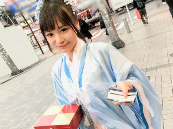 【コスプレ美女の素顔】『恥ずかしい…でも気持ちいい…』普段は真面目な女子大生がコスプレで大胆に変身！最初は照れながらも本能のままに乱れまくる！！♡