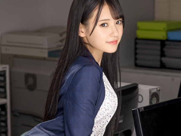 【ロングヘアOLの危険な社内恋愛】『ダメなのに…気持ちいい…』超可愛いOLが、オッサン上司と禁断のベロチュー！乳首を責められながら、チンポを手コキするエロすぎる社内不倫！！♡