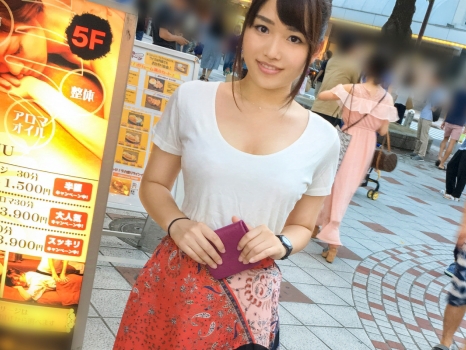 【美尻お姉さんの悶絶バック】『もっと奥まで…』キュートな顔とプリケツがたまらない！バックで激しく突かれて感じるお姉さんの淫乱腰振りセックス♡