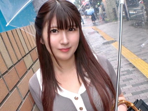 【巨乳美少女の初々しい喘ぎ声】『ダメ…感じちゃう…』激カワ女子が男に押し倒され、下から激しく突き上げられおっぱい揺らして悶絶！跨りながら感じまくる姿がエロすぎる！