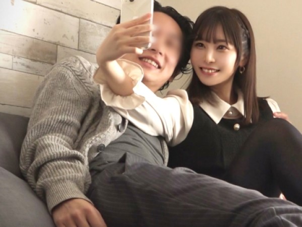 【裏アカ女子大生の危険な遊び】『誰にも言わないで…』SNSで知り合った男子に連れ込まれ、即席恋人ごっこで濃厚セックス！敏感なおまんこを激しく責められ、イキまくる姿は必見！盗撮された動画が拡散されるのも知らずに、快楽に溺れる女子大生の危険な裏アカ事情！♥