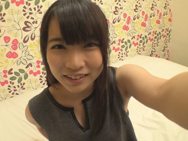 【ウブな素人娘の秘密のオナニー】『誰にも見せられない…』恥ずかしがり屋の素人女子がカメラの前で大胆にマンコをいじりまくり！顔を赤らめながら感じまくる姿がエロすぎる！♡