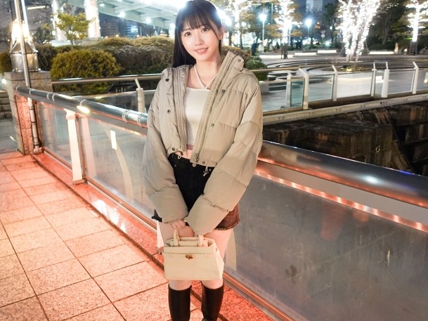 【街角ナンパ】清楚系美女の隠れたエロさ炸裂！敏感マ●コを手マンで刺激され、ビシャビシャ潮吹き！！奥まで突かれてヨダレ垂らしながらイキまくる激シコBODY！！