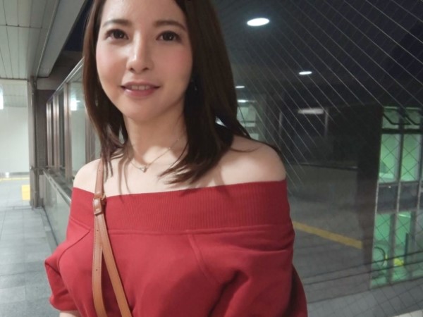 【三十路人妻の禁断の火遊び】『旦那じゃ物足りないの…』艶やかな巨乳奥様が他人チンポに夢中！不満を晴らすようにぱっくりマンコで快楽を貪る！