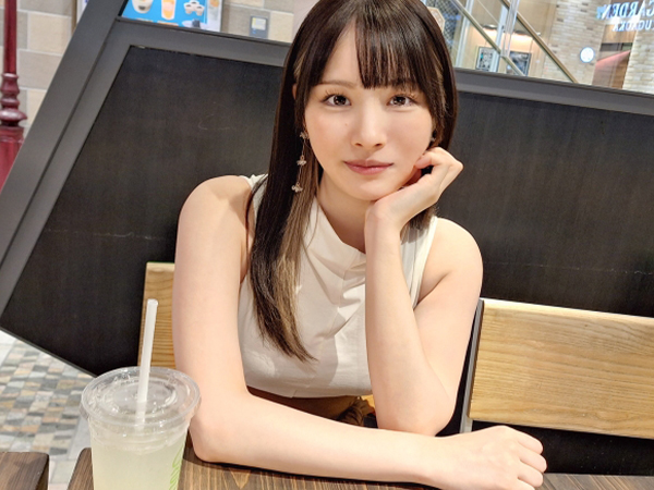 【美乳お姉さん】色白スレンダー美女、脱いだら超美乳！敏感な乳首とマンコを責められ、感じまくり！！チンポをハメて激しく突いたら、エロすぎる喘ぎ声が響き渡る！！♡