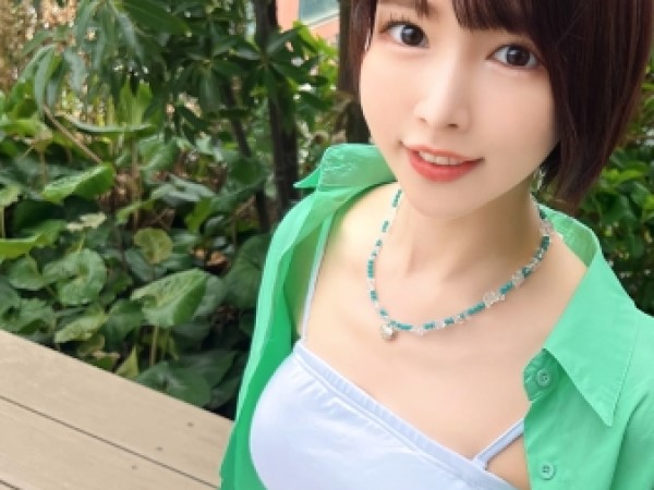 【アイドル秘め事】『ライブ後の汗が…興奮する…』人気アイドルがライブ終わりにホテルで淫らな行為！チ○ポを咥え込み、電マでオナニーしながら痙攣イキ！♥