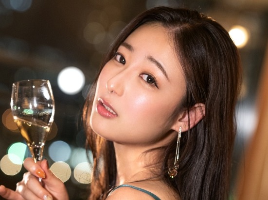 【巨乳お姉さんとデート♡】美乳お姉さんとラブラブデートからホテルへ！手マンでビクビク感じまくり、正常位でおっぱいブルブルさせながら絶頂！