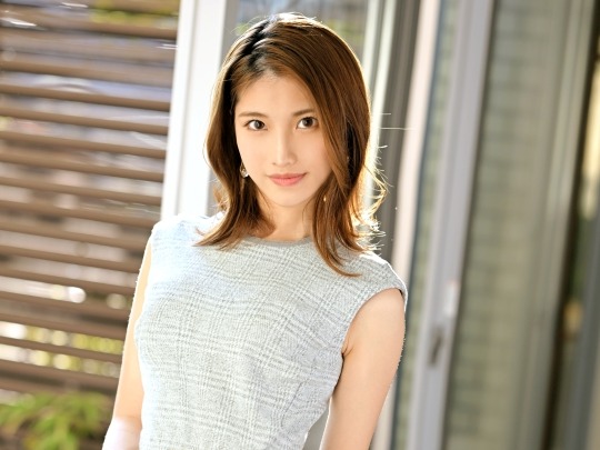 【ホテル受付嬢の秘密の顔】『ダメ…ここじゃ…』清楚なお姉さんがホテルで大胆変身！手マンで潮吹き大洪水♡ 正常位で奥まで突かれて、仕事中の顔とは別人のエロさを発揮！！♥