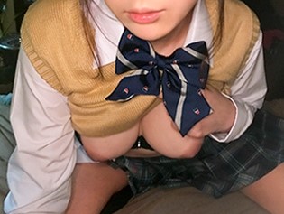 【Eカップ制服ビッチの暴走】『やばっ…気持ち良すぎ！』デカパイ美少女がハイソックス姿で足コキからノリノリ騎乗位！けしからんボディでチンコを激しく揺さぶりまくる♡
