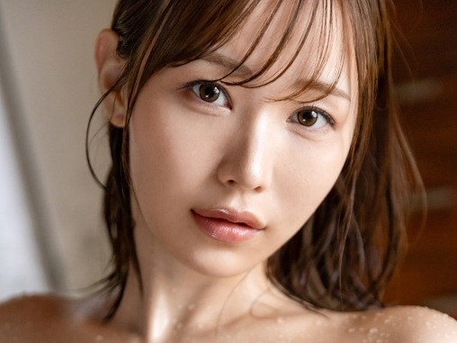 【汗だくセックス】パイパン美少女と生挿入！正常位で激しく突かれまくり、最後はザー汁をぶっかけられちゃう♡暑さも忘れるほどのエロ熱いプレイ！